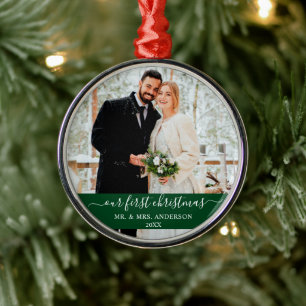 Adorno Metálico Guión elegante Nuestro primer verde de Navidad
