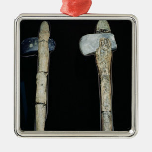 Adorno Metálico Hachas de piedra, prehistóricas