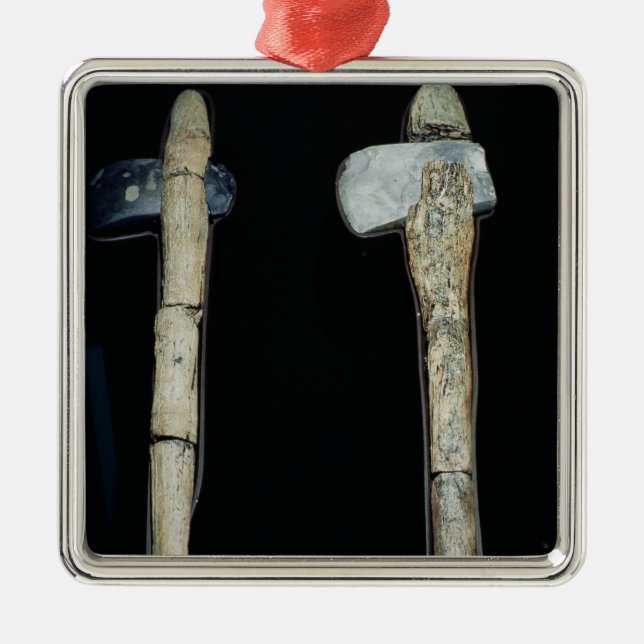 Adorno Metálico Hachas de piedra, prehistóricas (Frente)