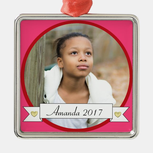 Adorno Metálico HAMbWG - Borde rosa y rojo con banner (Frente)