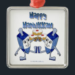 Adorno Metálico Hanukkah Dancing Dreides y Jelly Doughnut<br><div class="desc">Está viendo la colección Lee Hiller Designs of Home and Office Decor, Apparel, Gifts and Collectibles. Los diseños incluyen la fotografía Lee Hiller y la colección de arte digital de medios mixtos. Puedes ver su fotografía de la naturaleza en http://HikeOurPlanet.com/ y seguir su blog de senderismo dentro del Parque Nacional...</div>