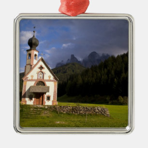 Adorno Metálico Hermosa iglesia solitaria y aislada llamada Rainui