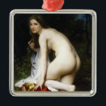 Adorno Metálico Hermosa pluma femenina (por Bouguereau)<br><div class="desc">Este diseño presenta un cuadro del artista francés William-Adolphe Bouguereau (1825-1905). Se trata de una bella joven desnuda tras bañarse en una piscina de agua salvaje. Ella se arrodilla sobre un trozo de hierba al borde de la piscina, y está sonriendo suavemente al espectador mientras corre sus dedos manchándose el...</div>