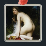 Adorno Metálico Hermosa pluma femenina (por Bouguereau)<br><div class="desc">Este diseño presenta un cuadro del artista francés William-Adolphe Bouguereau (1825-1905). Se trata de una bella joven desnuda tras bañarse en una piscina de agua salvaje. Ella se arrodilla sobre un trozo de hierba al borde de la piscina, y está sonriendo suavemente al espectador mientras corre sus dedos manchándose el...</div>