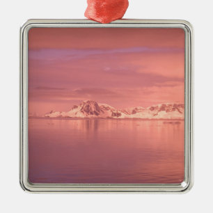 Adorno Metálico Hielo, Nieve, Icebergs en los canales a lo largo d