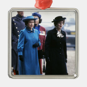 Adorno Metálico HM Queen Elizabeth II-Margaret Thatcher
