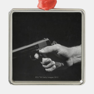 Adorno Metálico Hombre que sostiene el arma