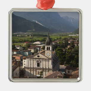 Adorno Metálico Iglesia colegial por la mañana, Arco, Trento