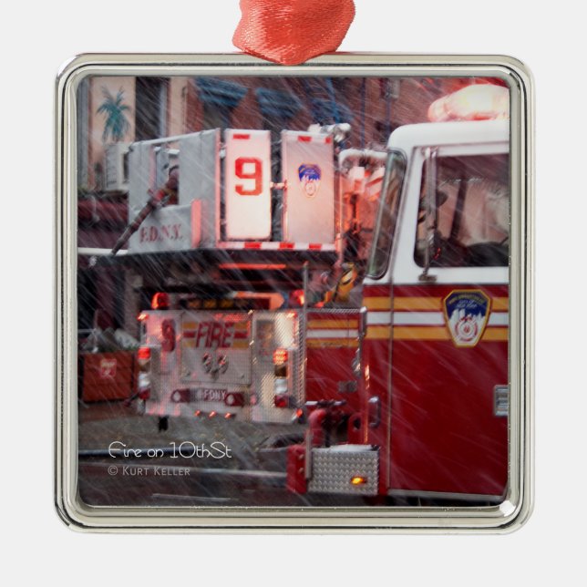 Adorno Metálico Incendio en 10.º ST (Frente)