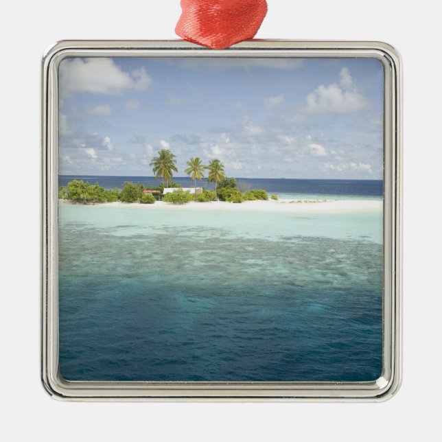 Adorno Metálico Isla Dhiggiri, Atolón de Ari Meridional, Maldivas, (Frente)