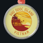 Adorno Metálico Isla Phu Quoc, Vietnam, círculo retro perturbado<br><div class="desc">Diseño artístico vectorial de la isla Phu Quoc. Phú Qubroc es una isla vietnamita frente a la costa de Camboya en el Golfo de Tailandia.</div>