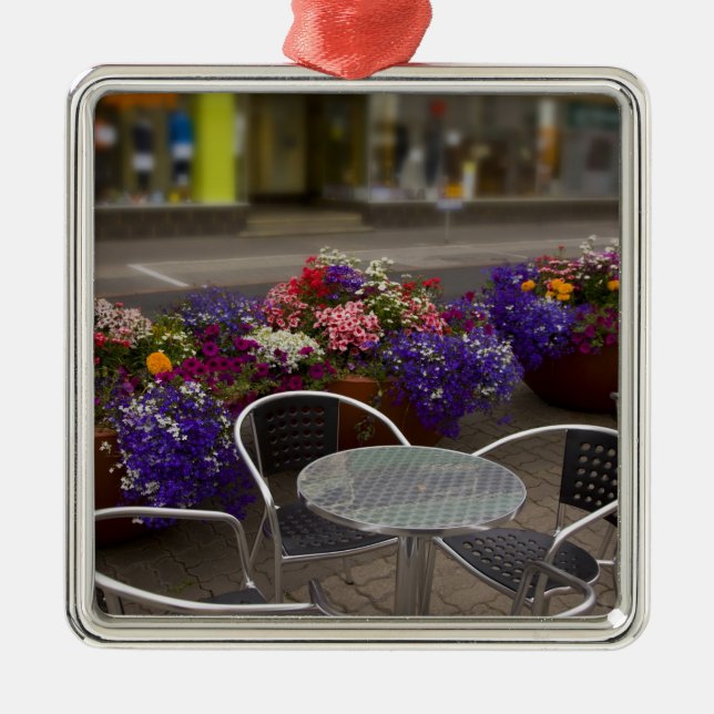 Adorno Metálico Islandia, Akureyri. Vista del negocio principal (Frente)