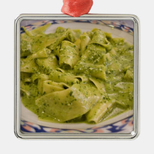 Adorno Metálico Italia, Camogli. Plato de pasta con pesto