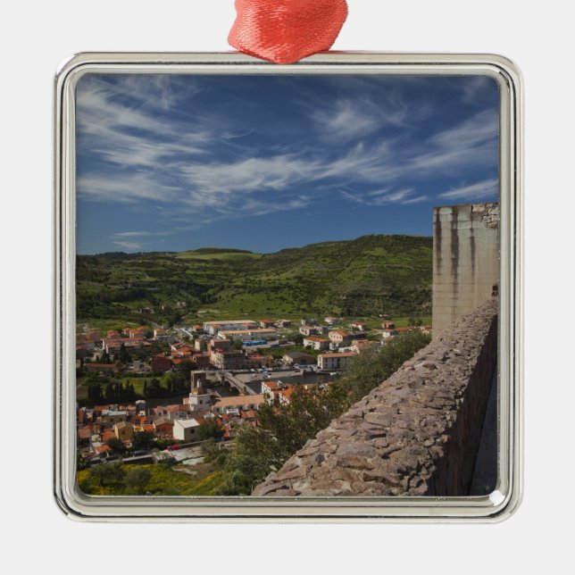 Adorno Metálico Italia, Cerdeña, Bosa. Vista de la ciudad desde Ca (Frente)