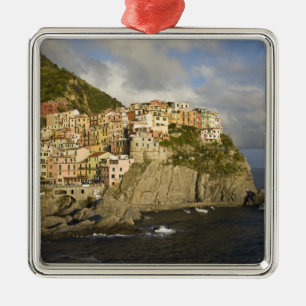 Adorno Metálico Italia, Cinque Terre, Manarola. Pueblo en el acant