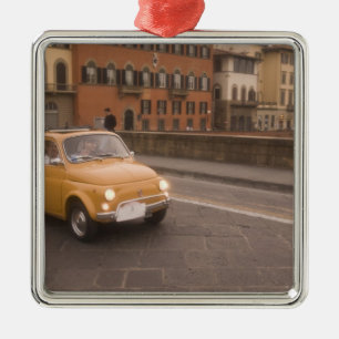 Adorno Metálico Italia, Florencia. Fiat 800 Rally cruza el Arno