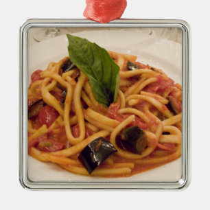 Adorno Metálico Italia, Positano. Platos de pasta y berenjena.