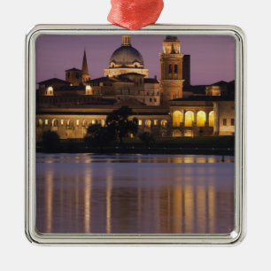 Adorno Metálico Italia, provincia de Mantua, Mantua. Vista de la c
