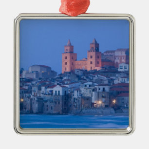 Adorno Metálico Italia, Sicilia, Cefalù, Vista con Duomo desde