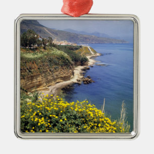 Adorno Metálico Italia, Sicilia. La costa norte de Sicilia en
