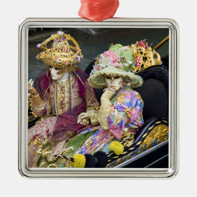 Adorno Metálico Italia, Venecia. Pareja vestida con trajes para (Frente)