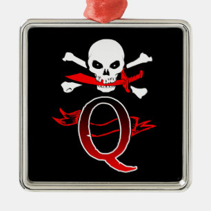 Adorno Metálico Jolly Roger Q Monograma Inicial