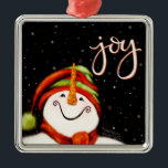 Adorno Metálico Joy Cute Sonriente Navidades de la Inespiritualida<br><div class="desc">Feliz Navidad! Disfrute de las vacaciones con un divertido y alegre adorno de snowman. Hace un gran regalo de Navidad para cualquiera en tu lista, desde niños hasta adultos. Cuelga en tu árbol de Navidad, o cuelga de tu espejo retrovisor para agregar algo de alegría navideña a tu viaje diario....</div>