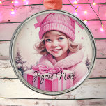 Adorno Metálico Joyeux Noël, Navidad de Niñez Rosa<br><div class="desc">Bonito pequeño chica vintage sosteniendo una caja de regalo rosa con un ambiente nostálgico retro adorno de Navidad para los que les gusta un Navidad anticuado. Joyeux Noël.</div>