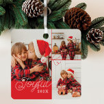 Adorno Metálico Jugoso Collage de fotos mínimo presente cinta roja<br><div class="desc">Un hermoso adorno de navidad de collage de fotos mínimo. Personalizar con tres de tus fotos familiares favoritas. Joyful está escrito en un alfabeto moderno junto con el año y los nombres en la parte posterior. El regalo perfecto para darle a su familia esta temporada de vacaciones. Diseñado por papel...</div>
