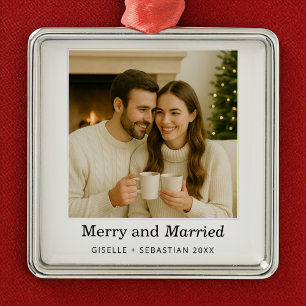 Adorno Metálico Keepsake Merry y la primera foto de Navidad casada
