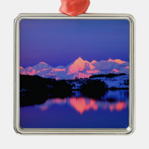 Adorno Metálico La cordillera de Alaska es adyacente al Mt. Denali