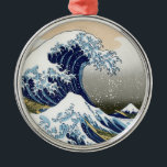 Adorno Metálico La gran ola de Kanagawa<br><div class="desc">El arte japonés vintage La gran ola de Kanagawa o la ola.. impresionante obra de arte al estilo ukiyo-e del gran maestro Katsushika Hokusai.. arte vintage sobre productos modernos de Zazilicious</div>
