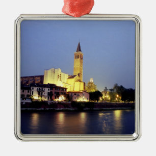 Adorno Metálico La iglesia de Sant'Anastasia en Verona, Italia.