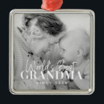 Adorno Metálico La mejor abuela del mundo desde la fotografía de M<br><div class="desc">Este diseño simple y moderno se compone de tipografía de la cadena y cursiva y añade una foto personalizado</div>