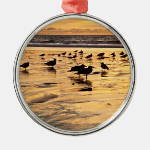 Adorno Metálico Las Gaviotas Del Mar En La Playa Al Atardecer