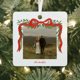 Adorno Metálico Lazo Rojo Elegante con Foto de Navidad con Verdor
