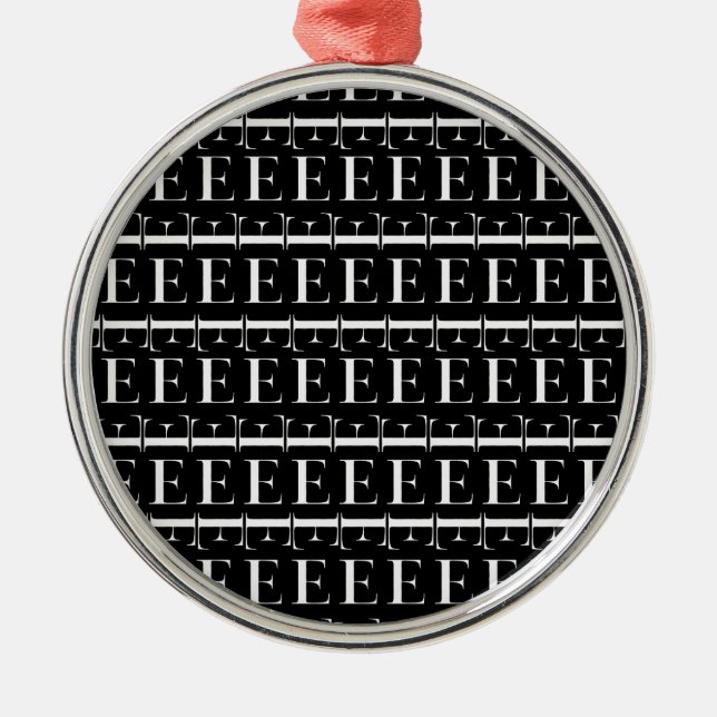 Adorno Metálico Letra inicial monograma E (Frente)