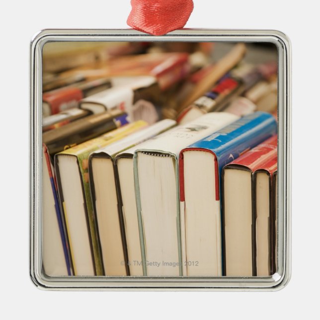 Adorno Metálico Libros usados en una venta de búsqueda (Frente)