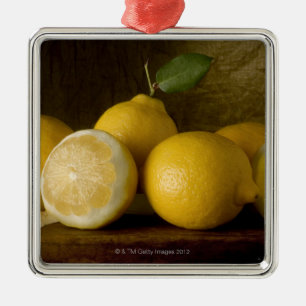 Adorno Metálico limones en la madera