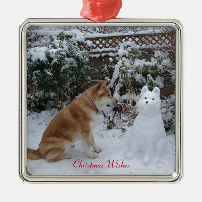 Adorno Metálico linda akita sentada con perro de nieve (Frente)