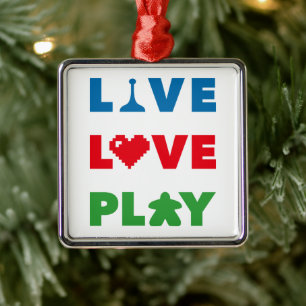 Adorno Metálico Live, Love, Play Colorful Text Ornament Metalizado