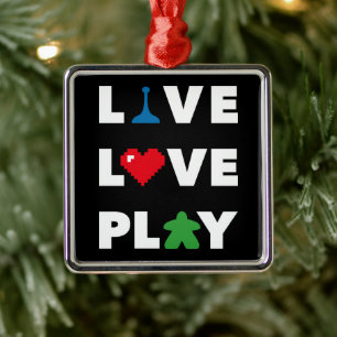Adorno Metálico Live, Love, Play White Text Ornament Metalizado