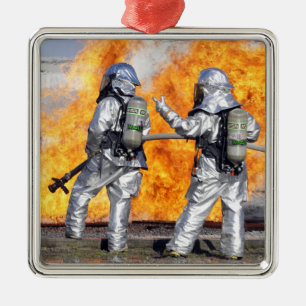 Adorno Metálico Los bomberos luchan un fuego simulado