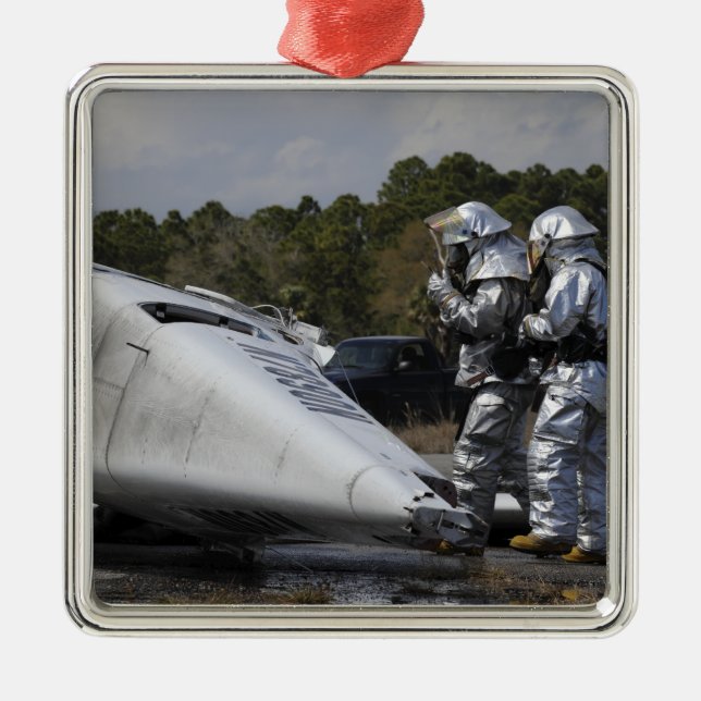 Adorno Metálico Los bomberos responden a la escena (Frente)