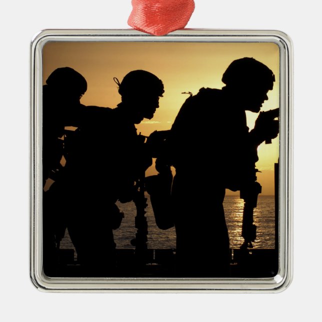 Adorno Metálico Los marines disparan pistolas de 9 mm (Frente)