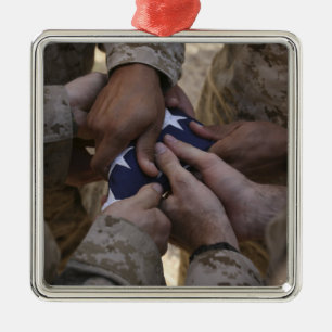 Adorno Metálico Los marines doblan una bandera estadounidense