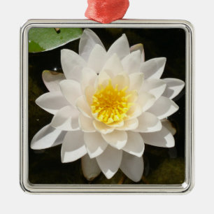 Adorno Metálico Loto de Nenúfar Blanco Flotante