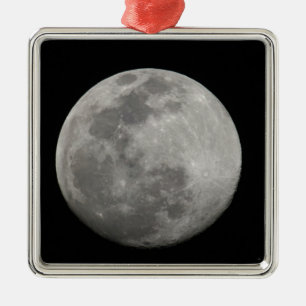 Adorno Metálico Luna llena en blanco y negro. Crédito como: Artur