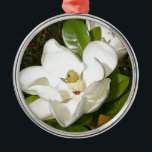 Adorno Metálico Magnolia Blossom<br><div class="desc">Pintura digital de la Magnolia Blanca brillante</div>
