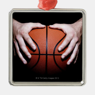 Adorno Metálico Manos que llevan a cabo un baloncesto